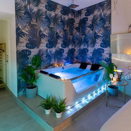 Mazzini Luxury Jacuzzy Suite CTA Exterior foto